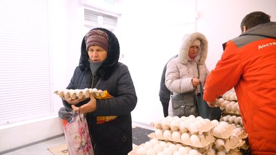 Як у Харкові роздають гуманітарну допомогу — репортаж
