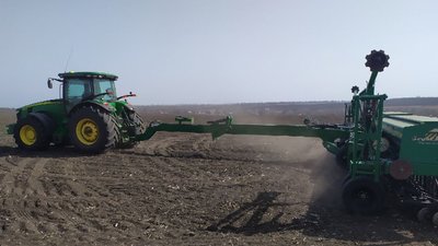 У Кіровоградській області закінчили сіяти ранні зернові, почали соняшник