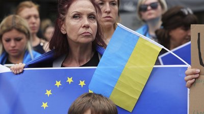 Статус кандидата до ЄС, 9 млрд євро допомоги та європейська родина: що Україна здобула на саміті Євроради