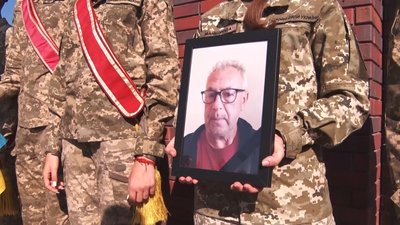 У Житомирі попрощалися із музикантом військового оркестру 95 бригади Сергієм Хімачем У Житомирі попрощалися із музикантом військового оркестру 95 бригади Сергієм Хімачем