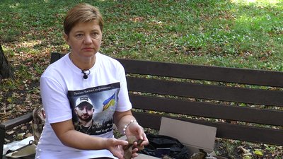 "Це — дуже болюча передача". На прохання матері воїн знайшов на полі бою речі полеглого сина Василя Стефанишина "Це — дуже болюча передача". На прохання матері воїн знайшов на полі бою речі полеглого сина Василя Стефанишина