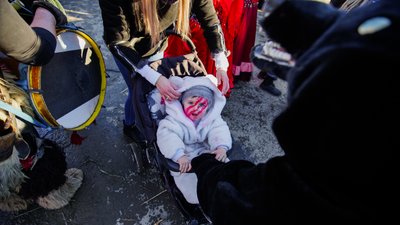 "Маланка була і за союзу, і в пандемію". Репортаж з наймасштабнішої на Буковині переберії "Маланка була і за союзу, і в пандемію". Репортаж з наймасштабнішої на Буковині переберії