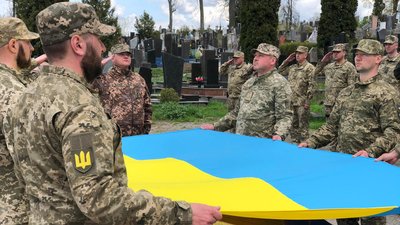 Був людиною з великим серцем: у Тернополі попрощалися з командиром взводу Валерієм Дороховим Був людиною з великим серцем: у Тернополі попрощалися з командиром взводу Валерієм Дороховим