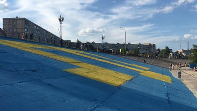 У Києві на Оболоні відновили кримськотатарський і український прапори. СУСПІЛЬНЕ | ВІДЕОНОВИНИ