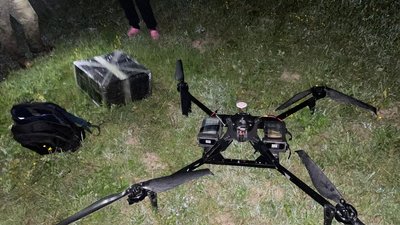 22-річну буковинку затримали при спробі переправити безпілотником цигарки до Румунії 22-річну буковинку затримали при спробі переправити безпілотником цигарки до Румунії