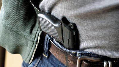 З'ясовував стосунки зі зброєю в руках. На Херсонщині затримали підозрюваного у стрілянині