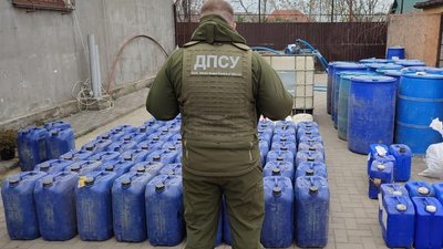 В Ізмаїлі Одеської області виявили 1,6 тонн контрафактного алкоголю та 6 тис. пачок цигарок В Ізмаїлі Одеської області виявили 1,6 тонн контрафактного алкоголю та 6 тис. пачок цигарок