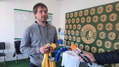 Благодійний аукціон: спортсмени продають футболки