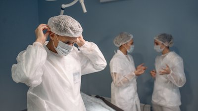 Медзаклади тимчасово окупованої Херсонщини і надалі отримуватимуть виплати - МОЗ