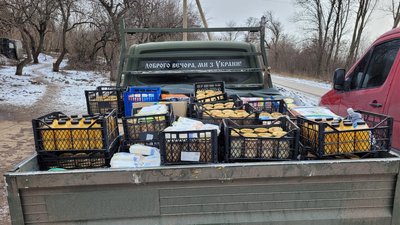 "З військовими ми жартуємо, на оптимізмі все тримається": волонтер Ігор Шевчук про поїздки на схід "З військовими ми жартуємо, на оптимізмі все тримається": волонтер Ігор Шевчук про поїздки на схід