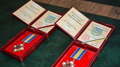 Сім’ям загиблих під час оборони Миколаєва поліцейських вручили державні нагороди