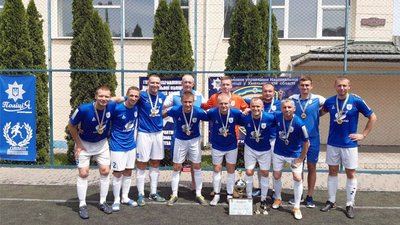 Хмельницькі поліцейські змагатимуться за Кубок Голови Нацполіції з міні-футболу. Хмельницькі поліцейські змагатимуться за Кубок Голови Нацполіції з міні-футболу.