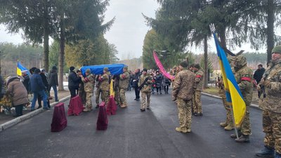 Молодшого сержанта із Сум Юрія Гавриленка провели в останню путь Молодшого сержанта із Сум Юрія Гавриленка провели в останню путь