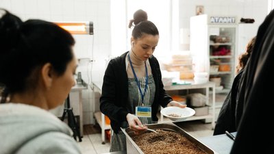 В Ужгороді в колишньому ресторані за день безкоштовно годують близько 5000 людей В Ужгороді в колишньому ресторані за день безкоштовно годують близько 5000 людей