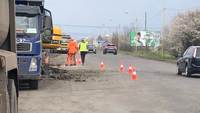 До кінця року відремонтують ділянку дороги "Київ — Чоп" від Ужгорода до КПП "Тиса" До кінця року відремонтують ділянку дороги "Київ — Чоп" від Ужгорода до КПП "Тиса"