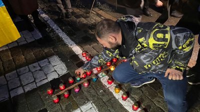 У центрі Харкова вшанували пам'ять загиблих під час Голодоморів У центрі Харкова вшанували пам'ять загиблих під час Голодоморів