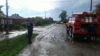 У селищі на Харківщині злива підтопила майже 30 будинків