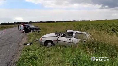 В аварії на Сумщині загинули жінка та дитина, четверо людей госпіталізували