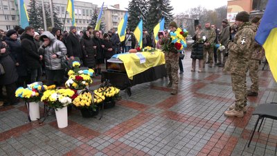 У Рівному попрощалися з бійцем Сергієм Богатьком У Рівному попрощалися з бійцем Сергієм Богатьком
