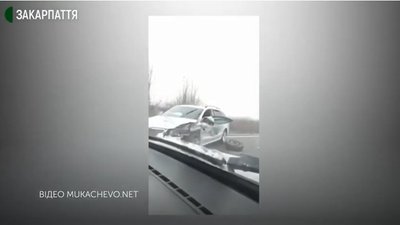 3 автомобілі "Шкода" зіткнулися на трасі Мукачево-Рогатин