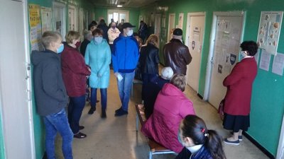 "Первинка задихається". Медики пояснили, чому в сумських амбулаторіях черги