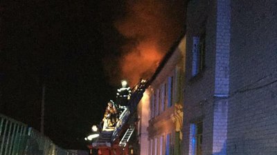 У Чугуєві на Харківщині — пожежа у школі У Чугуєві на Харківщині — пожежа у школі