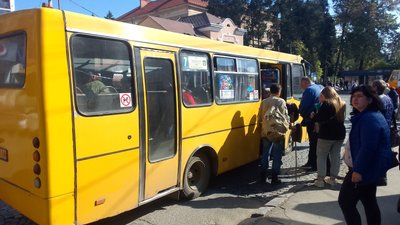 В автобусах заборонили вмикати музику. Як реагують пасажири та водії на Закарпатті В автобусах заборонили вмикати музику. Як реагують пасажири та водії на Закарпатті