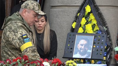 Загинув під час військової операції: в Одесі прощались із зоозахисником, який врятував вовка