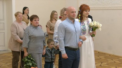 У Черкасах двадцять пар одружилися на свято Покрови У Черкасах двадцять пар одружилися на свято Покрови