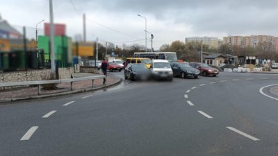 Перехрестя вулиць Митрополита Шептицького та Степана Будного Перехрестя вулиць Митрополита Шептицького та Степана Будного