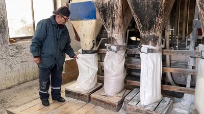 "Хто хоче свого запашного хліба, той їде": як працює млин на Волині "Хто хоче свого запашного хліба, той їде": як працює млин на Волині