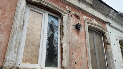 Херсон, будинок, вікна, обстріли, пошкодження