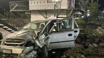 В'їхав у пост поліції: на Черкащині сталась ДТП В'їхав у пост поліції: на Черкащині сталась ДТП