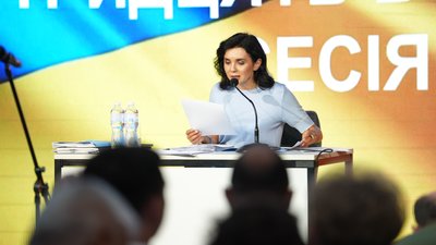Регіна Харченко, секретар ЗМР під час 38-ї сесії міської ради