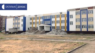 Навчальний процес не зупиняли: у Костянтинівці відновлюють покрівлю школи Навчальний процес не зупиняли: у Костянтинівці відновлюють покрівлю школи