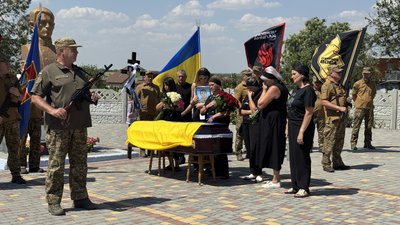 На Миколаївщині попрощалися з бійцем «Червоної Калини» Романом Штефаном На Миколаївщині попрощалися з бійцем «Червоної Калини» Романом Штефаном
