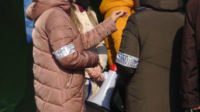 Працівники Коломийської районної бібліотеки розпочали голодування біля райради Працівники Коломийської районної бібліотеки розпочали голодування біля райради