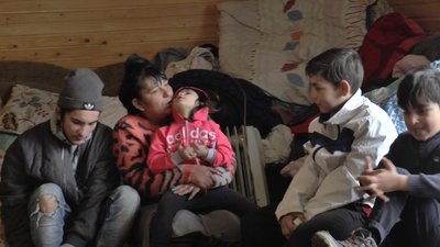 Із берега річки — у справжній будинок. Історія сім'ї франківських ромів Роубі та Гіти Із берега річки — у справжній будинок. Історія сім'ї франківських ромів Роубі та Гіти