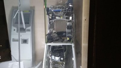 У Харкові вдруге за місяць підірвали банкомат "Ощадбанку" У Харкові вдруге за місяць підірвали банкомат "Ощадбанку"