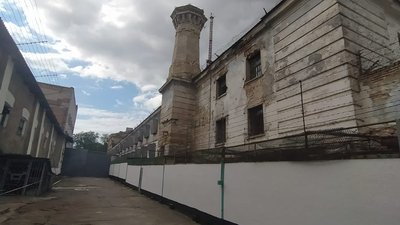 Офіс Генпрокурора вимагає припинити експлуатацію аварійного Херсонського слідчого ізолятора