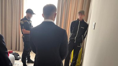 В Ужгороді взяли під варту 18-річного хлопця, якого підозрюють у вбивстві матері