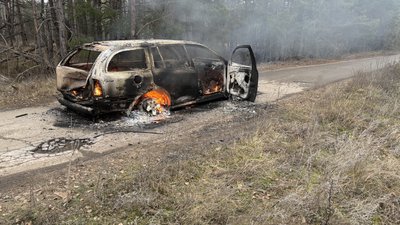 У Старосалтівській громаді дрон на оптоволокні атакував автівку: двоє людей зазнали опіків