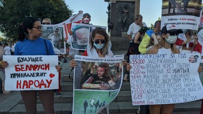 У центрі Одеси люди вийшли на акцію "День єднання білорусів"