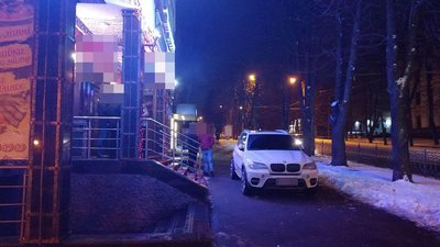 Мав травмат і люльку для наркотиків: що відомо про водія, який спричинив ДТП у Рівному