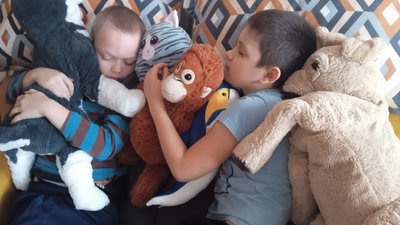 Як плюшеві зайці та синтепонові слони зцілюють від війни дитячі серця Як плюшеві зайці та синтепонові слони зцілюють від війни дитячі серця