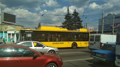 У Сумах змінюють рух сім тролейбусних маршрутів через обрив тролеї в центрі міста У Сумах змінюють рух сім тролейбусних маршрутів через обрив тролеї в центрі міста