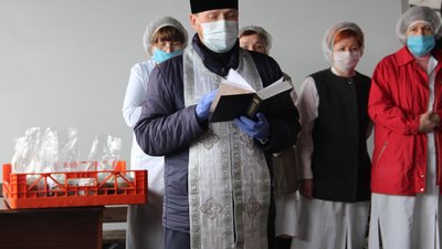 На житомирському хлібозаводі розпочали освячення пасок На житомирському хлібозаводі розпочали освячення пасок