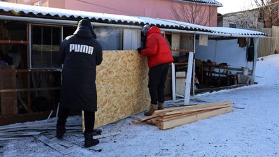 Наслідки російської атаки в Дергачах, 3 лютого 2026 року Наслідки російської атаки в Дергачах, 3 лютого 2026 року
