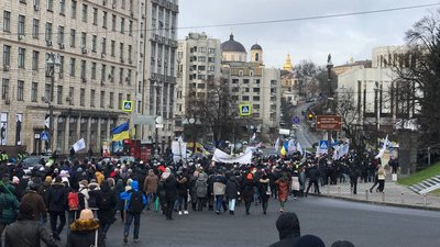 "Терористично порушують наші права". У Києві під Радою зібрався мітинг противників вакцинації "Терористично порушують наші права". У Києві під Радою зібрався мітинг противників вакцинації