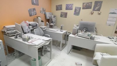 Приміщення ТЦ "Атріум" засипало порошком